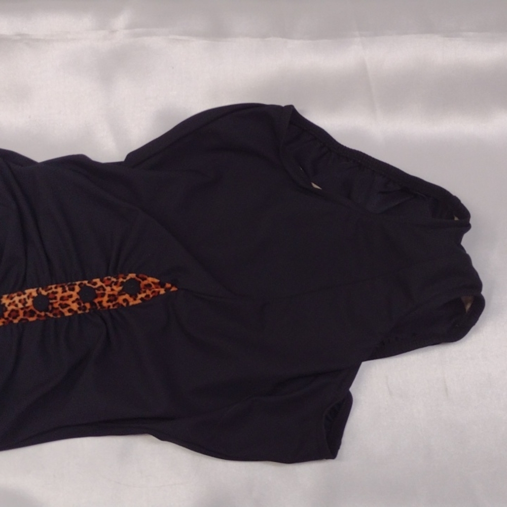 Suimsuit - Picture 2 of 6
